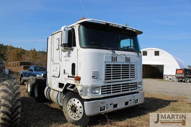 Image of International Navistar equipment image 1