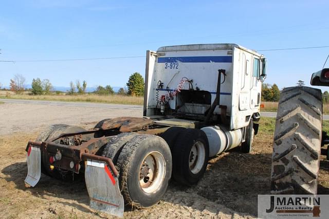 Image of International Navistar equipment image 2