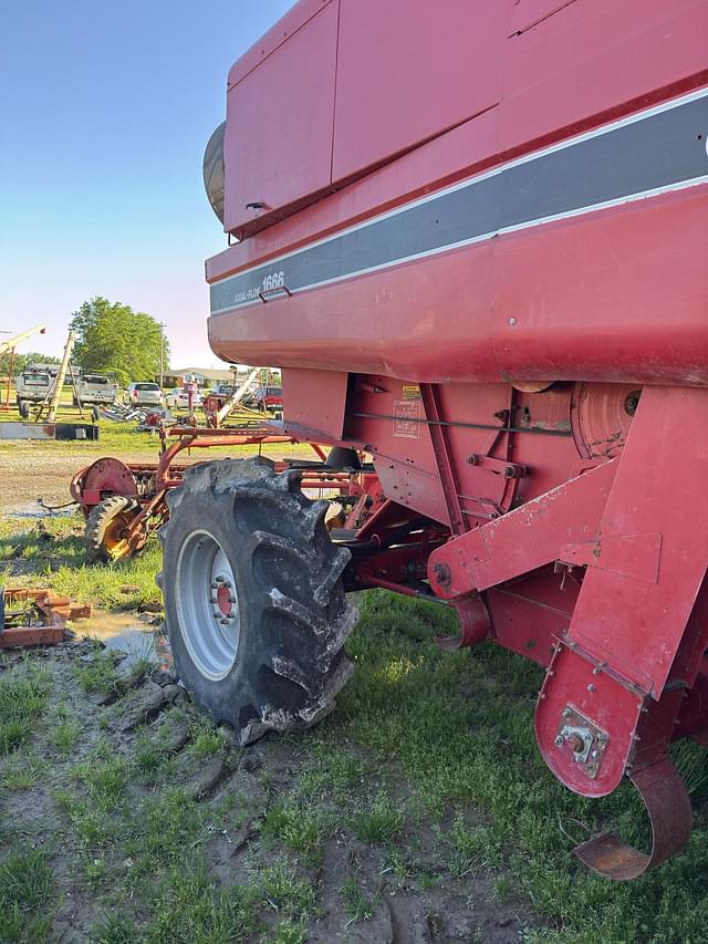 Image of Case IH 1666 equipment image 2