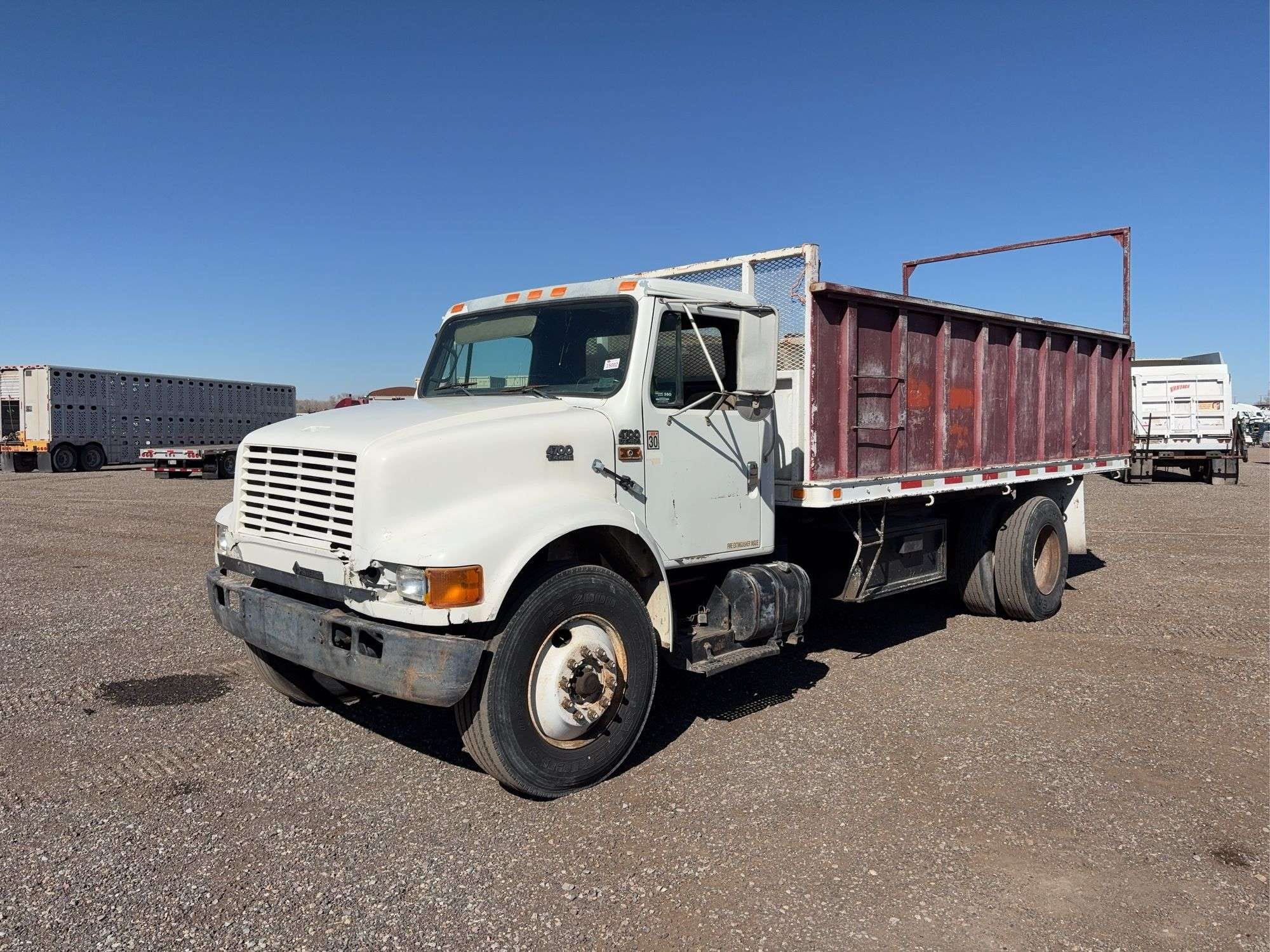 1993 International 4700 Equipment Image0
