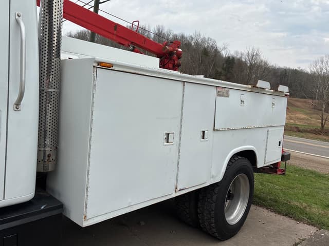 Image of International 4700 equipment image 3