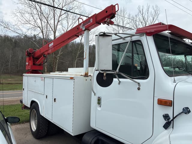 Image of International 4700 equipment image 4