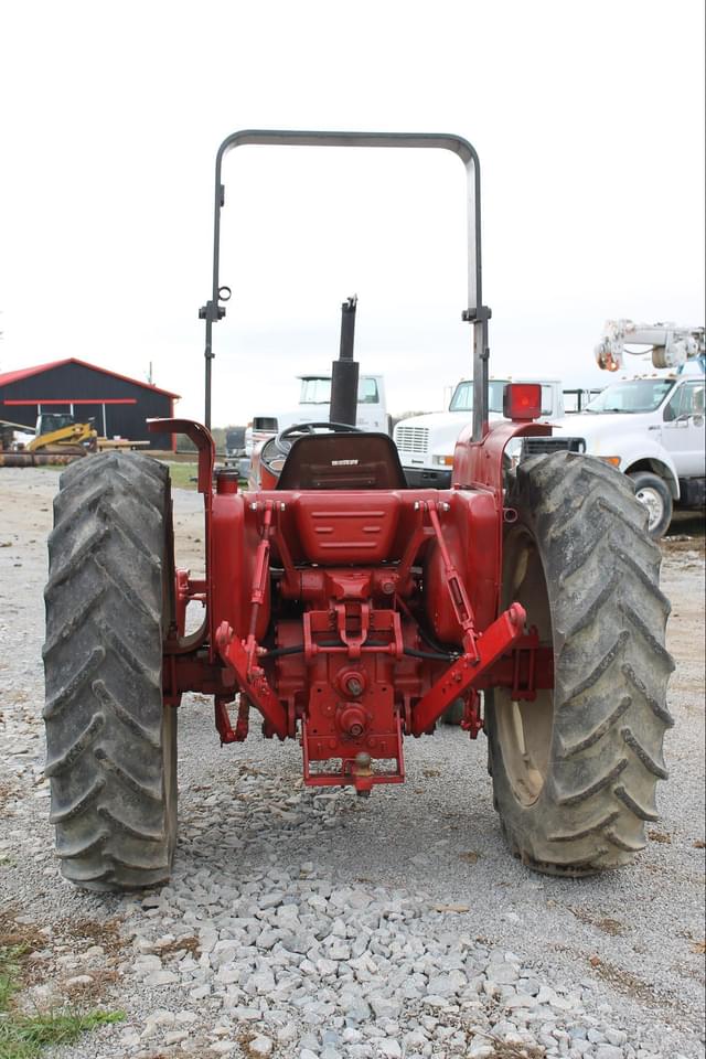 Image of International Harvester 574 equipment image 4