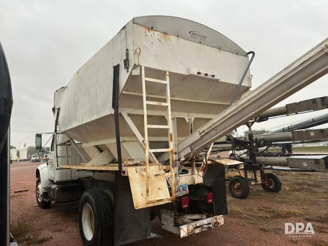 Image of International 4700 equipment image 3