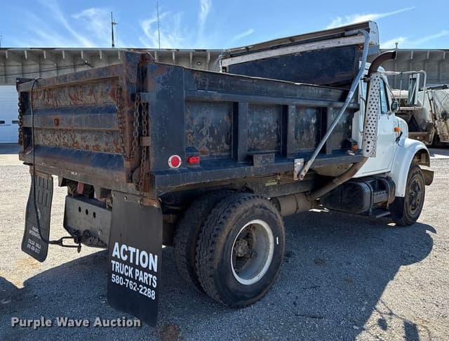 Image of International 4700 equipment image 4