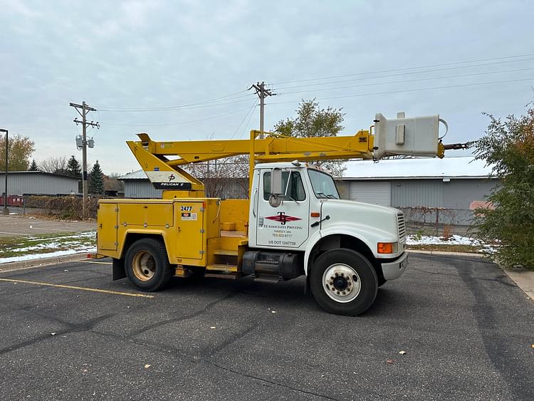 1993 International 4900 Equipment Image0
