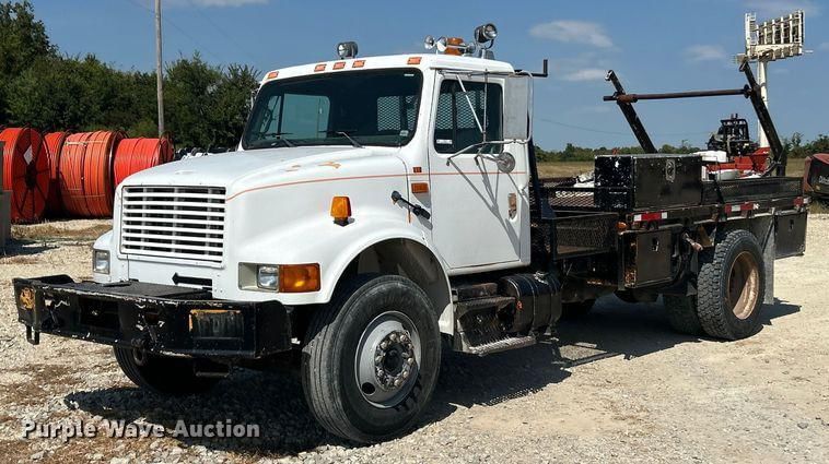 1993 International 4900 Equipment Image0