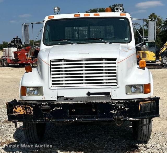 Image of International 4900 equipment image 1