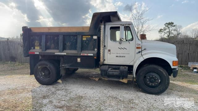 Image of International 4900 equipment image 3