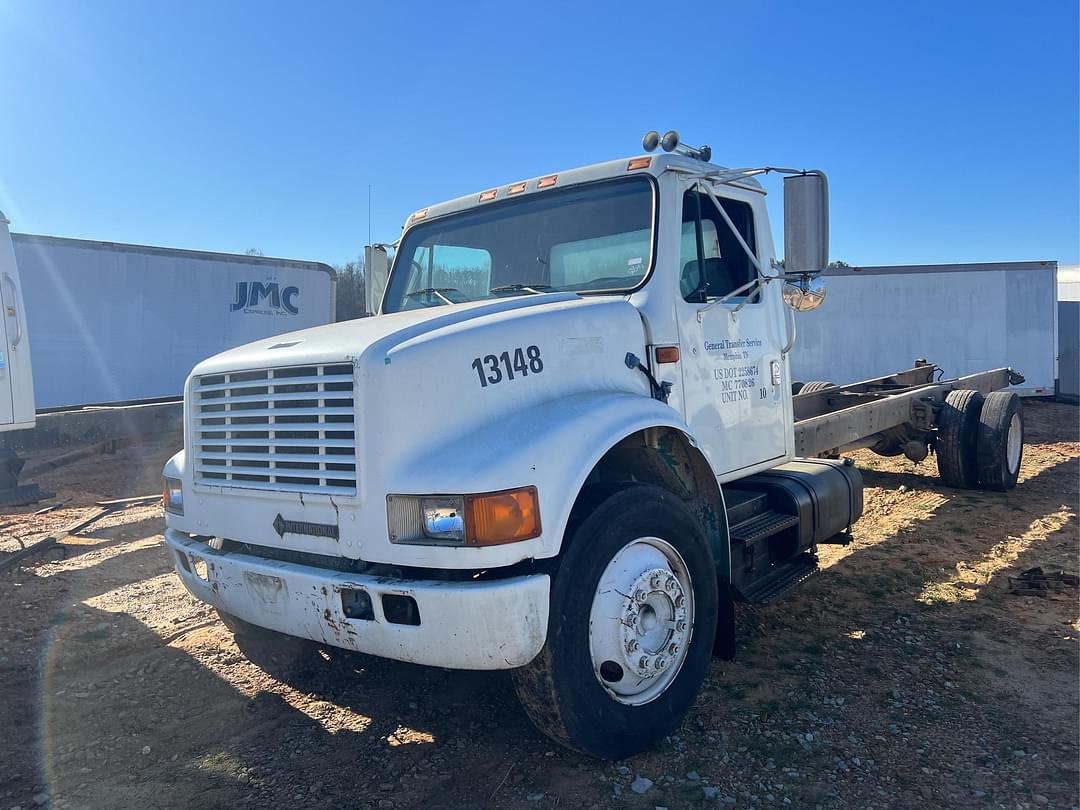 Image of Navistar International 6900 Primary image