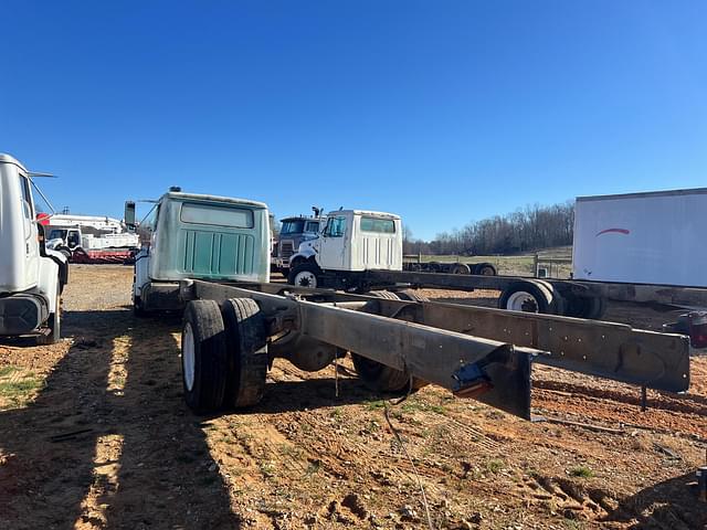 Image of Navistar International 6900 equipment image 1