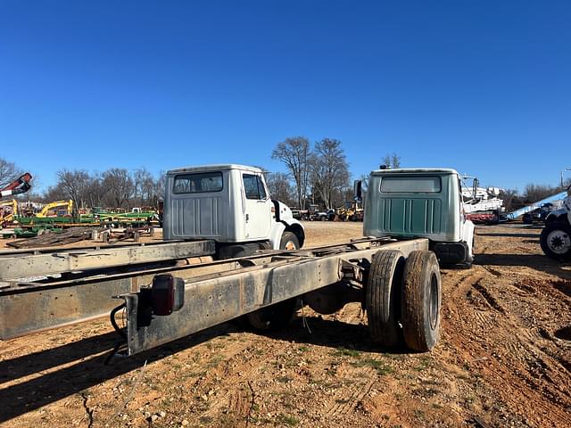 Image of Navistar International 6900 equipment image 3