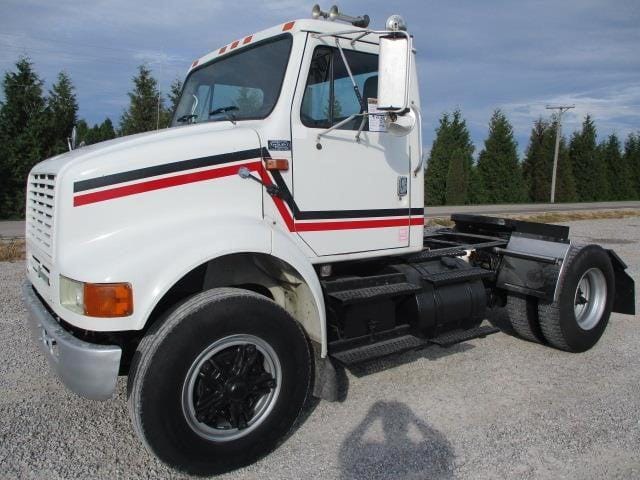 1993 International 8100 Equipment Image0