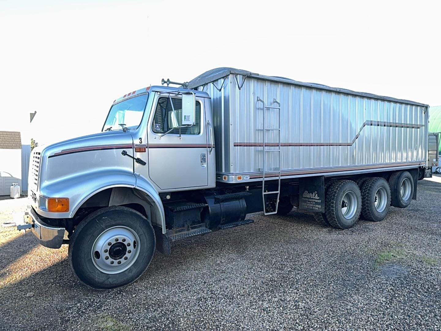 Main image International 8100