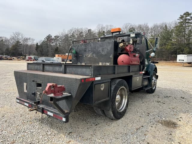 Image of International 8100 equipment image 3