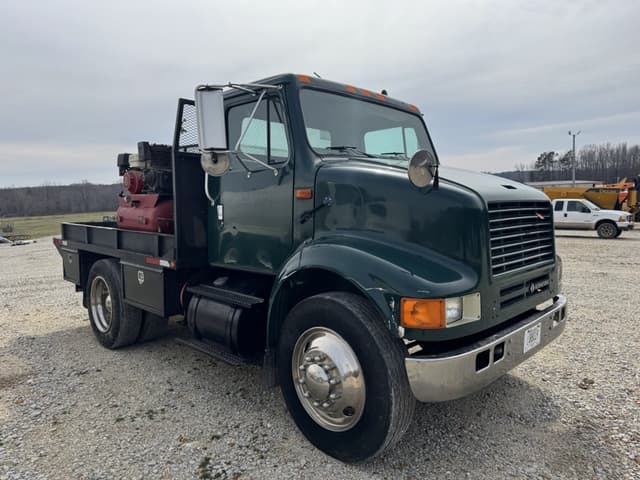 Image of International 8100 equipment image 2