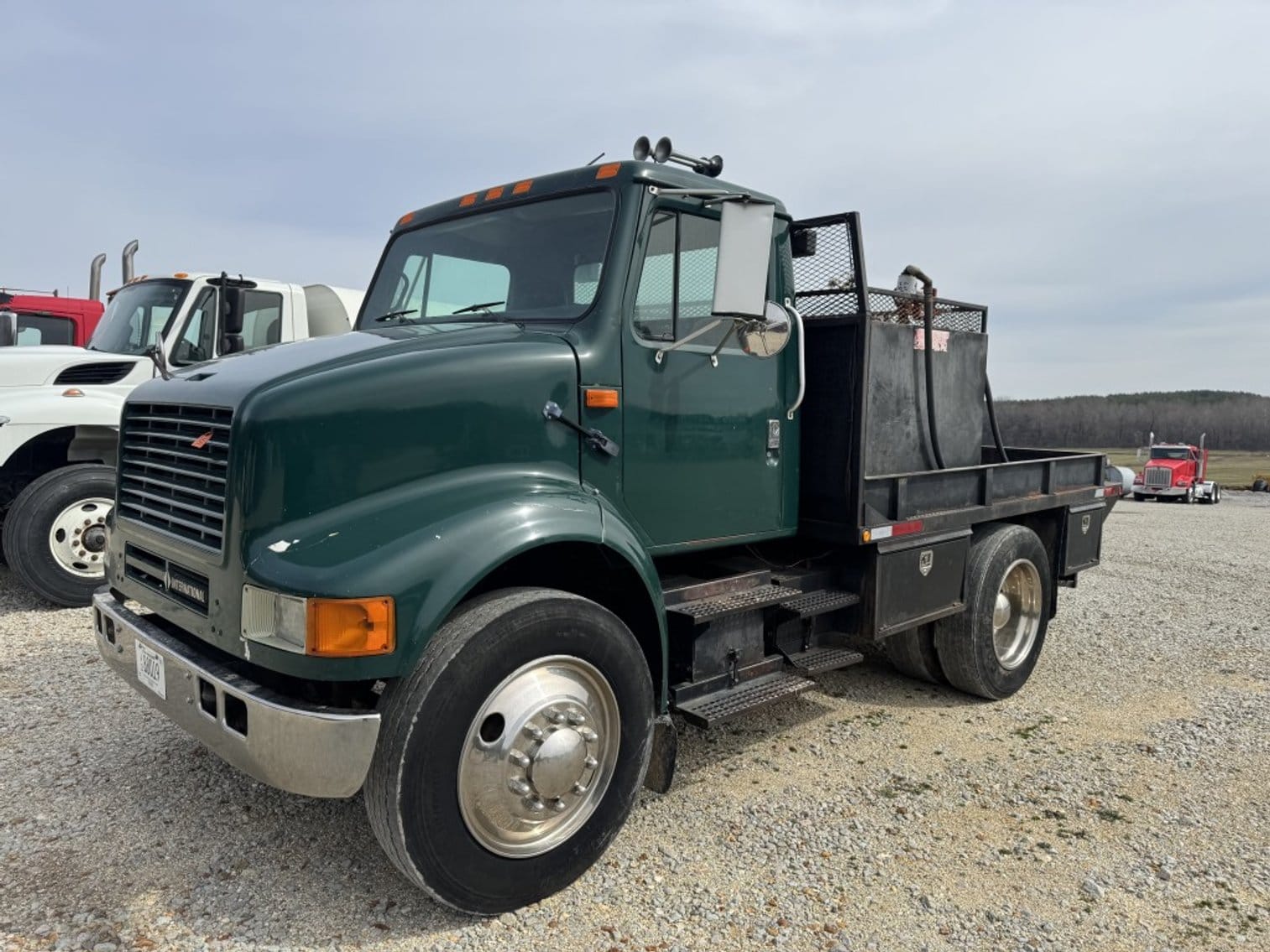 1993 International 8100 Equipment Image0