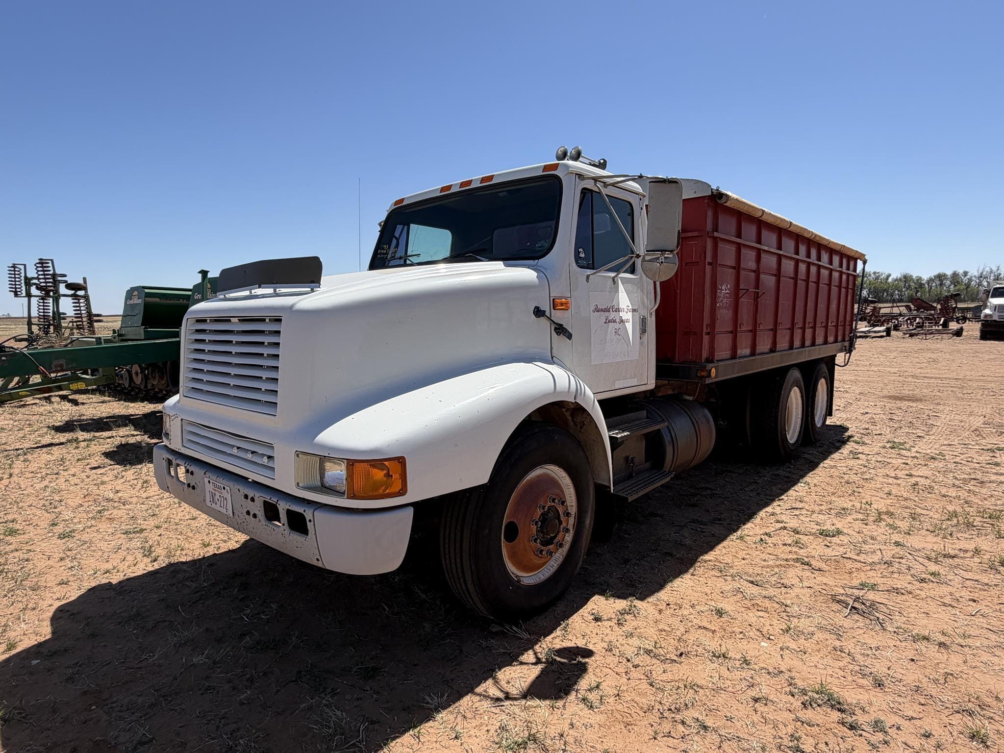 1993 International 8200 Equipment Image0