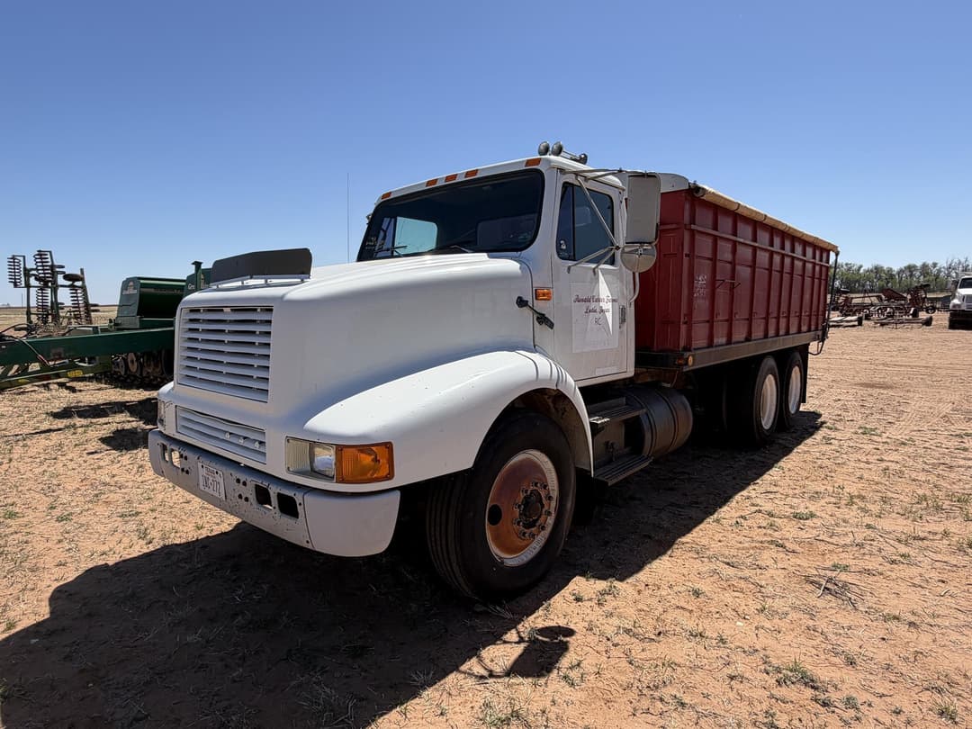 Image of International 8200 Primary image