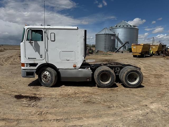 Image of International 9700 equipment image 1