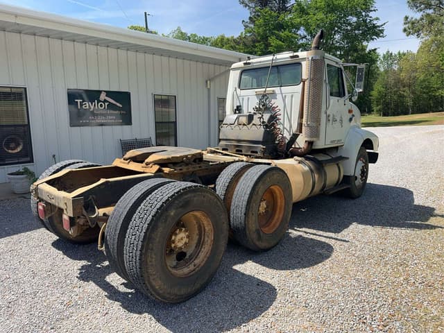 Image of International F-8200 equipment image 2