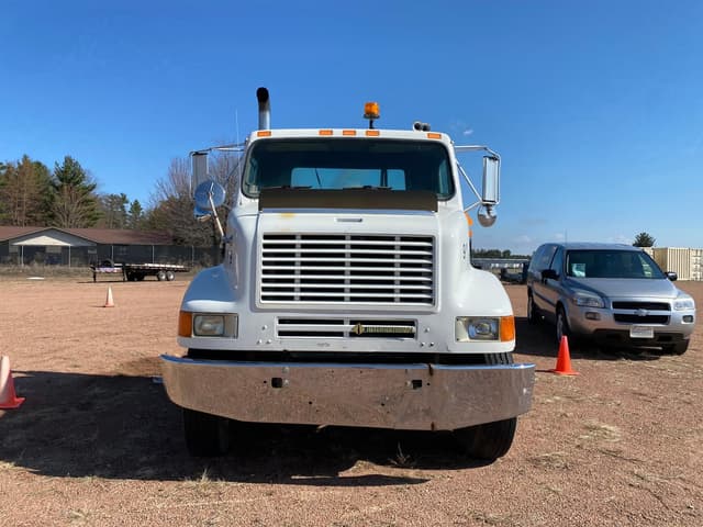 Image of International Navistar 8100 equipment image 1