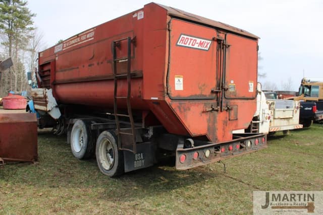 Image of International Navistar equipment image 3