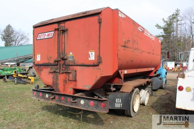 Image of International Navistar equipment image 2
