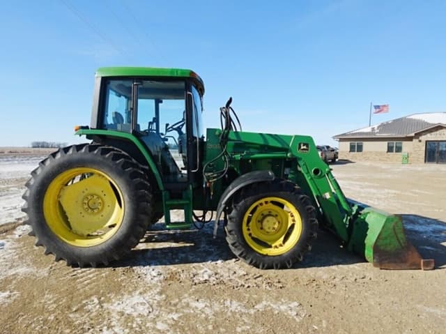 Image of John Deere 6400 equipment image 1