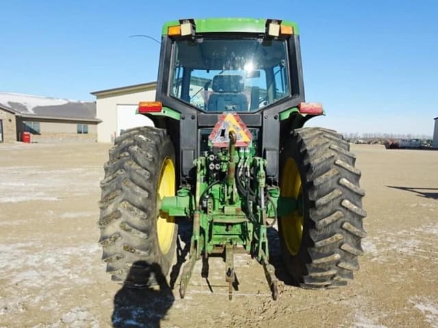 Image of John Deere 6400 equipment image 2