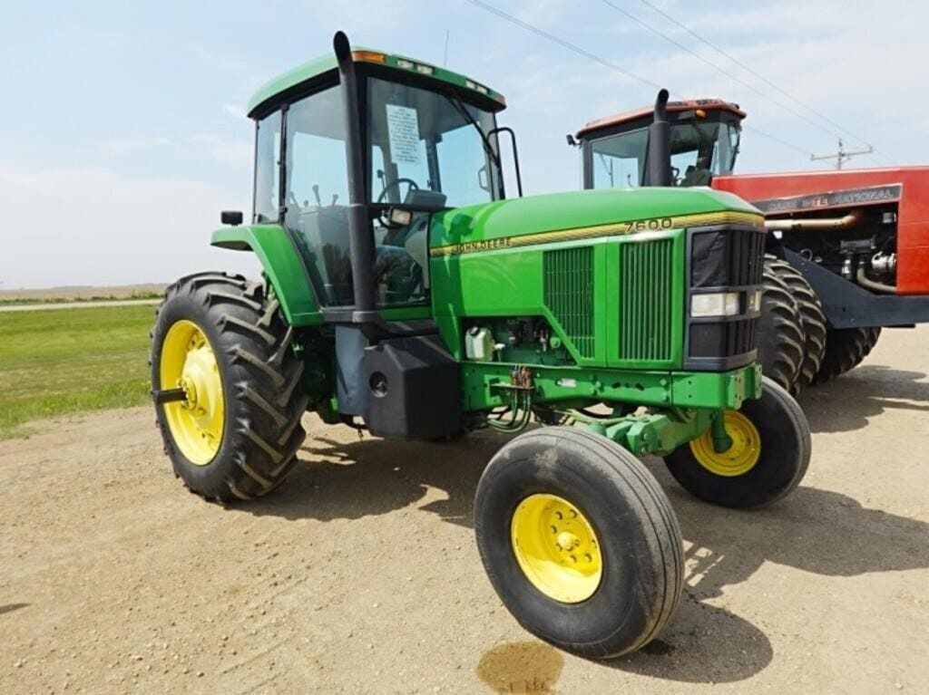 1993 John Deere 7600 Equipment Image0