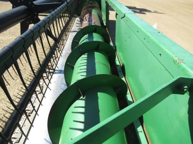 Image of John Deere 920F equipment image 2
