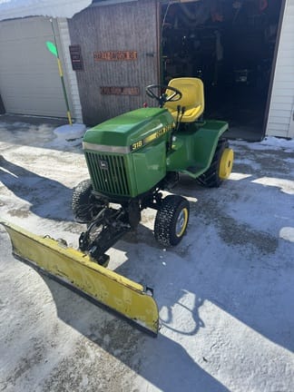 1993 John Deere 318 Equipment Image0