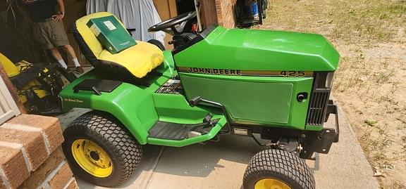 Image of John Deere 425 Primary image