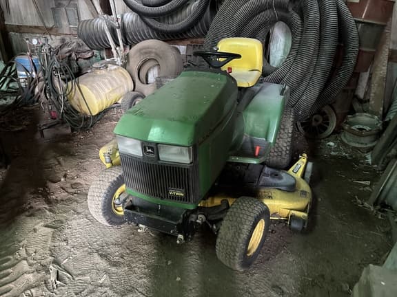 Image of John Deere 425 equipment image 1