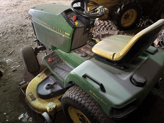 Image of John Deere 425 equipment image 3