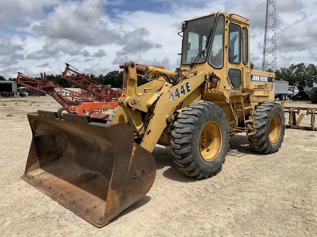 1993 John Deere 444E Equipment Image0