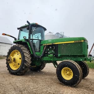 1993 John Deere 4560 Image