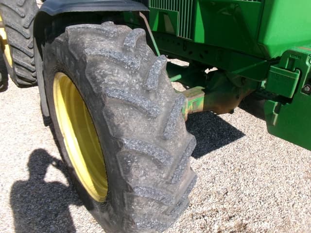 Image of John Deere 4560 equipment image 3