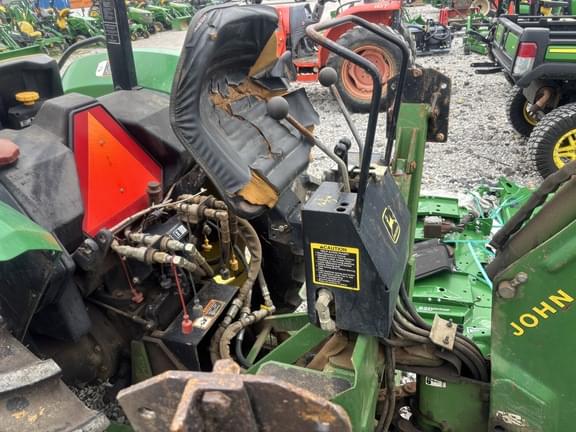 Image of John Deere 5200 equipment image 4