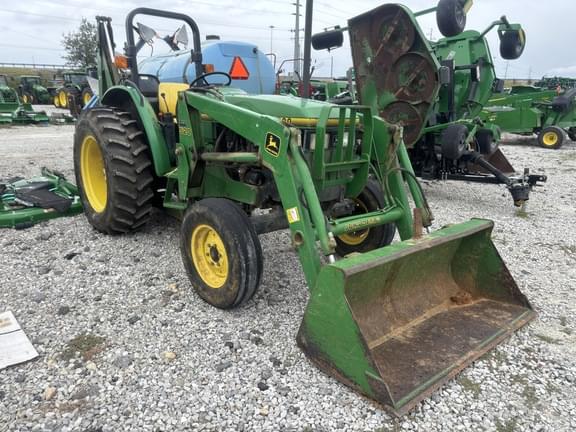 Image of John Deere 5200 equipment image 1