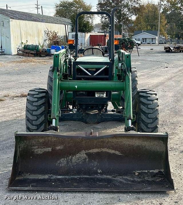 Image of John Deere 5220 equipment image 1