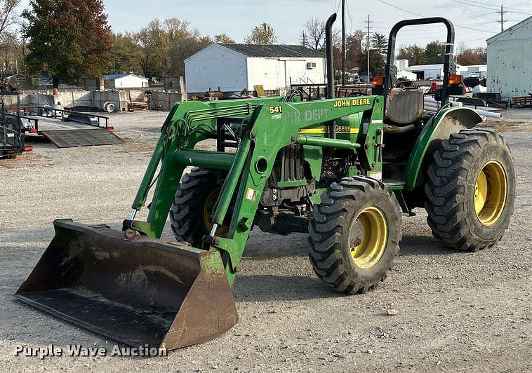 Image of John Deere 5220 Primary image