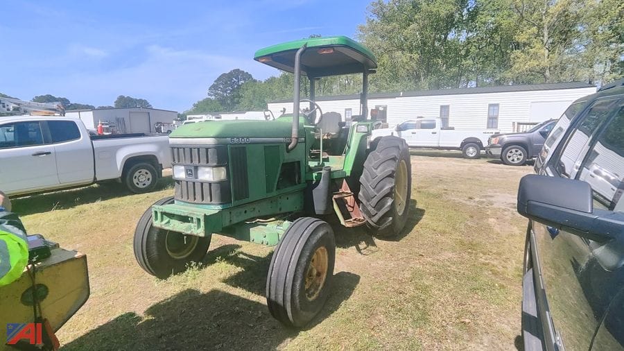 1993 John Deere 6300 Equipment Image0