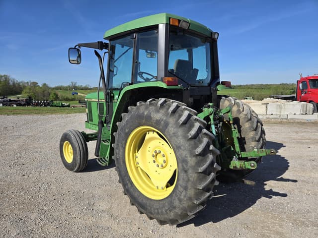Image of John Deere 6400 equipment image 3