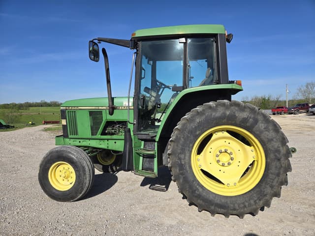Image of John Deere 6400 equipment image 4