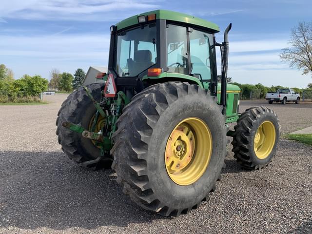Image of John Deere 6400 equipment image 2