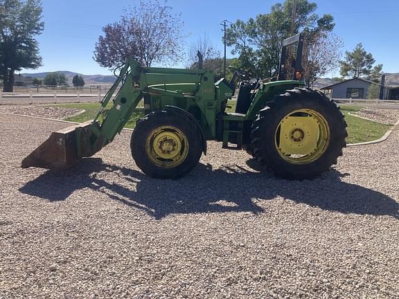 Image of John Deere 6400 equipment image 4