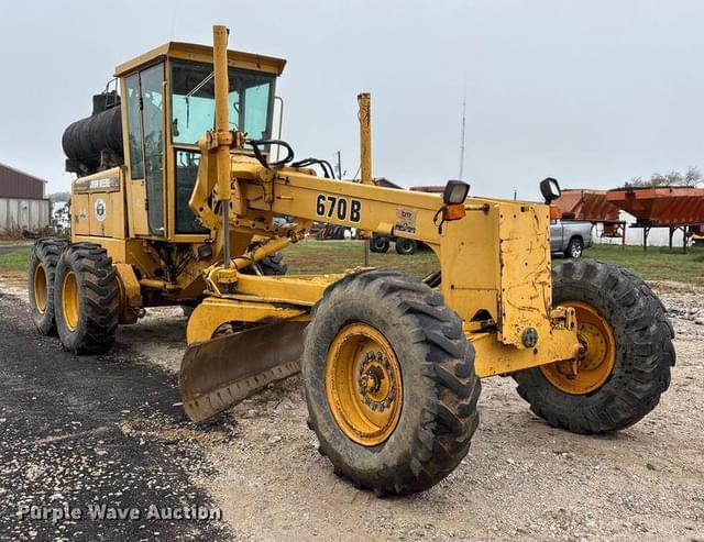 Image of John Deere 670B equipment image 2