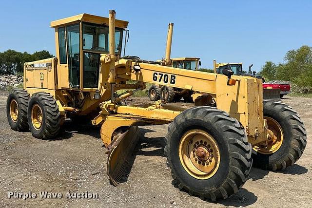 Image of John Deere 670B equipment image 2